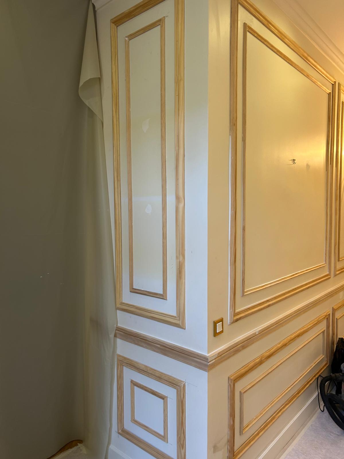 L’élégance des moulures en bois (Paris 7ème) L’Art de la Menuiserie au Service de votre Intérieur