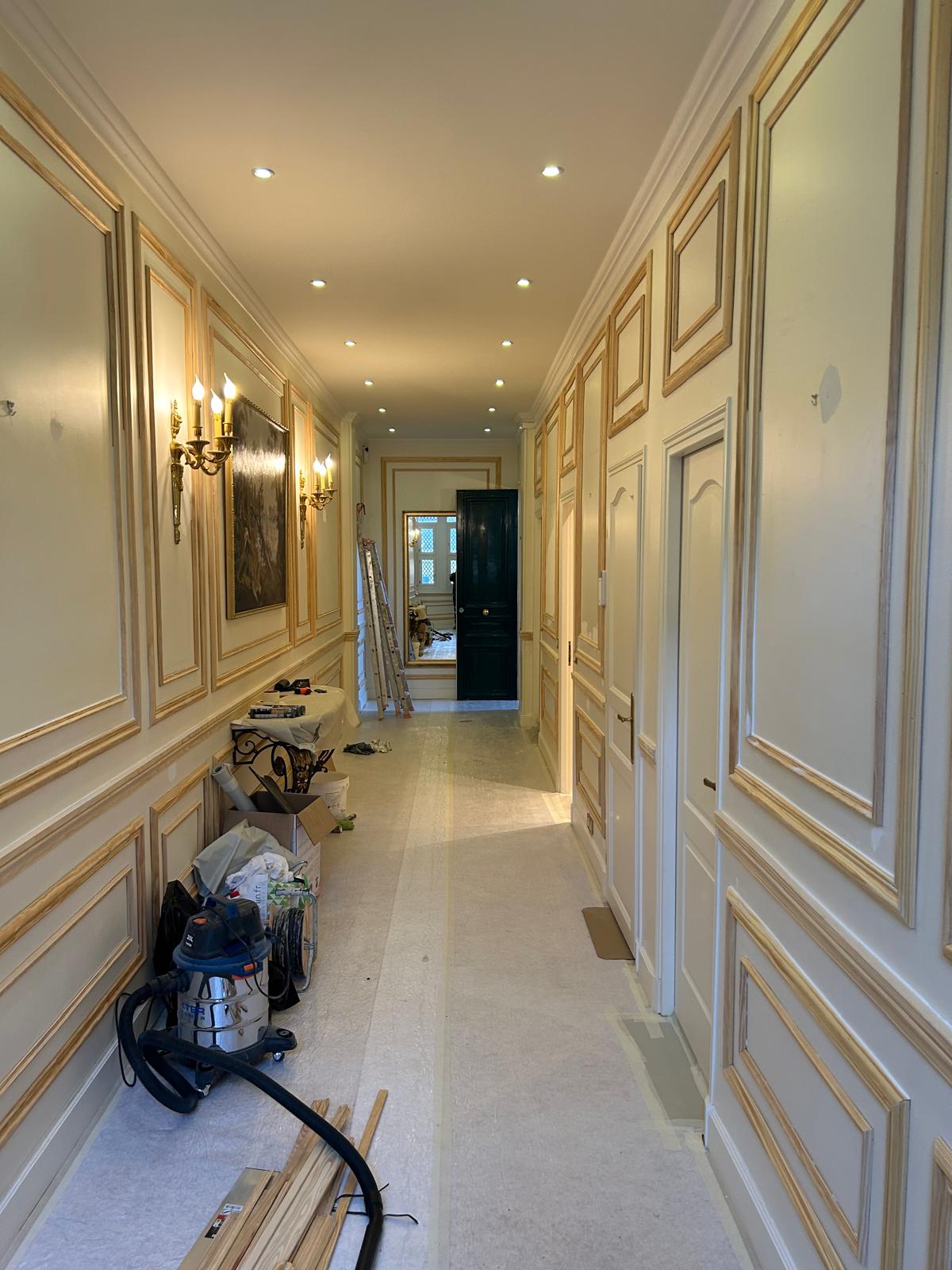 L’élégance des moulures en bois (Paris 7ème) L’Art de la Menuiserie au Service de votre Intérieur