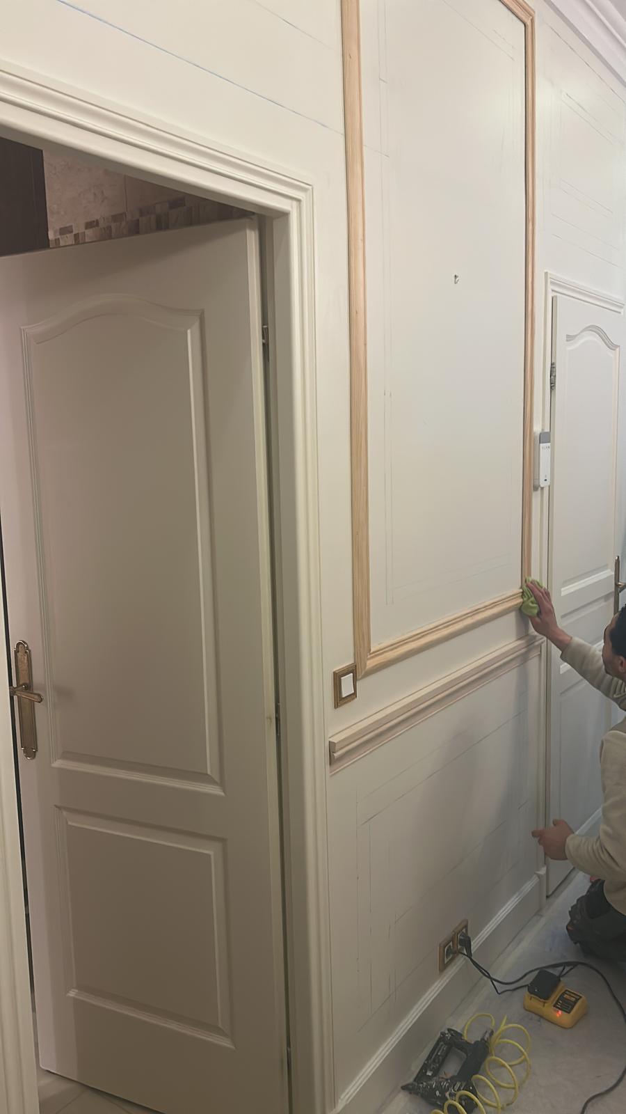 L’élégance des moulures en bois (Paris 7ème) L’Art de la Menuiserie au Service de votre Intérieur