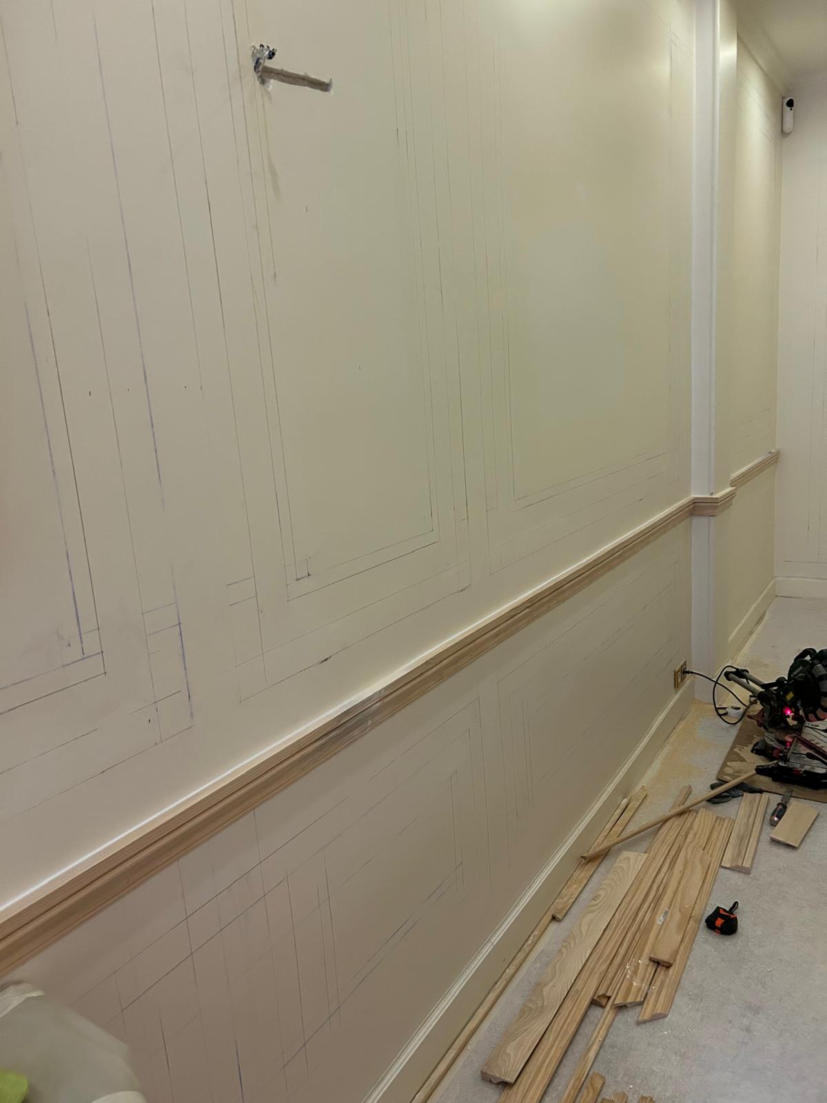 L’élégance des moulures en bois (Paris 7ème) L’Art de la Menuiserie au Service de votre Intérieur